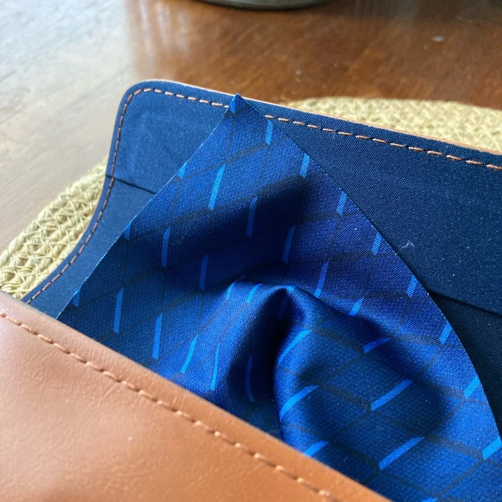 Fossil glass case - Picture 2 of 4